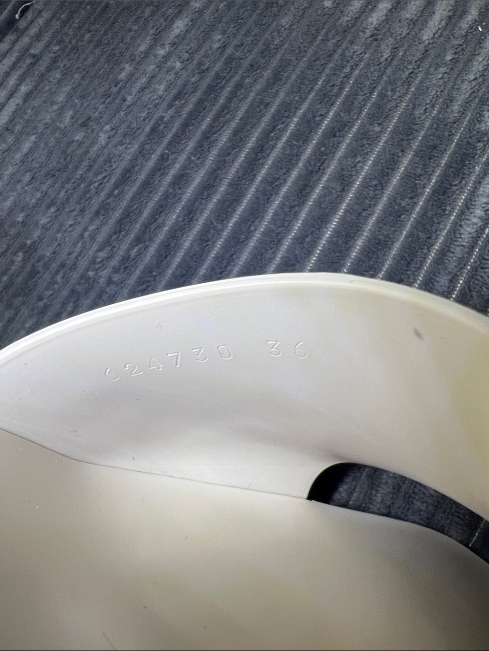 Gucci Women’s Rubber Slide Mystic White Sandals - Picture 6 of 9